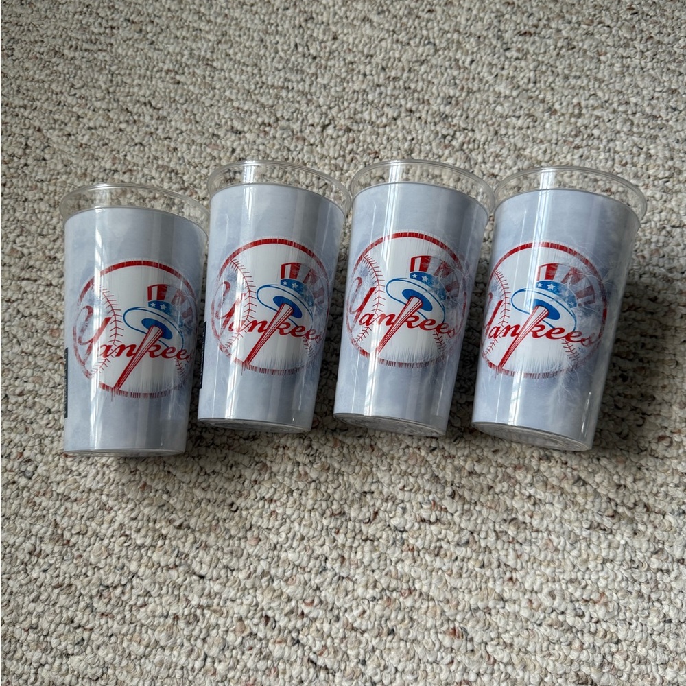 New York Yankees stadium set off 4 Souvenir plastic Cups 2025 beverage cups rare